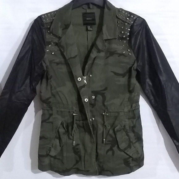 Forever 21 Jackets & Blazers - Forever 21 Spiked Shoulder Camoflage Coat Size M
